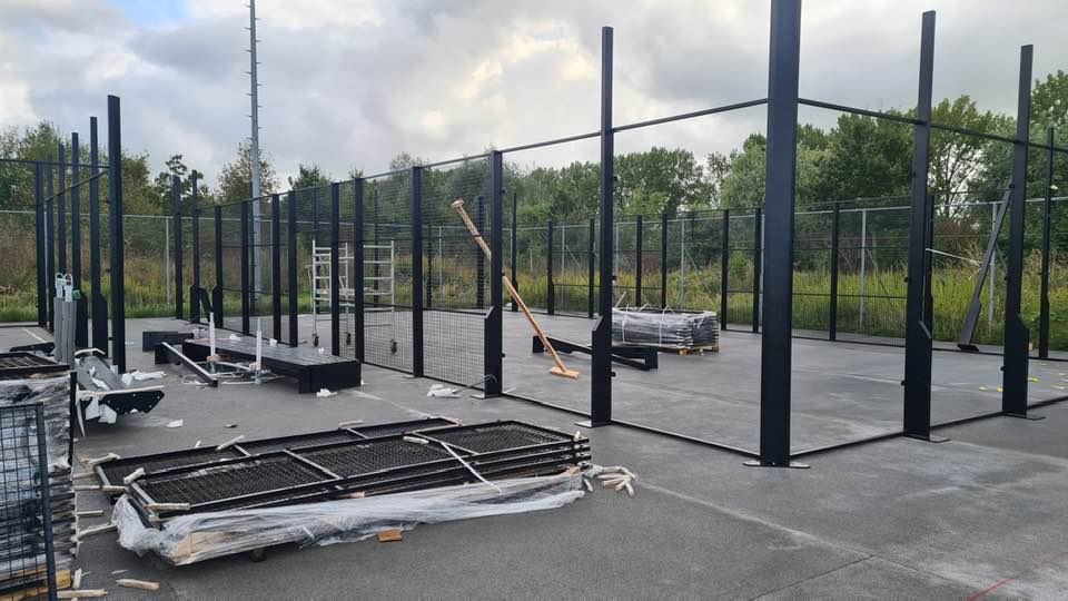 Padelbanen in aanbouw